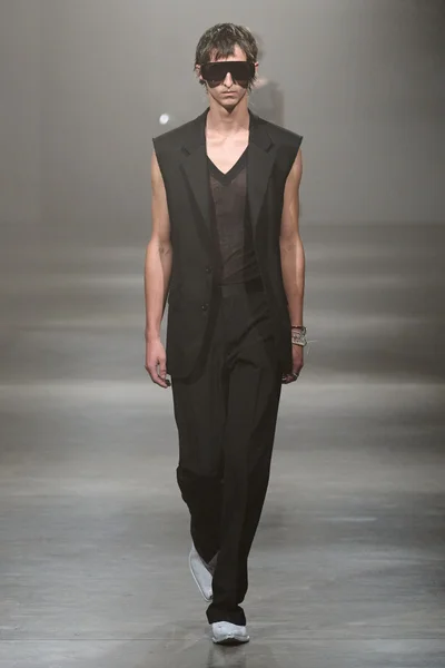 Look 32